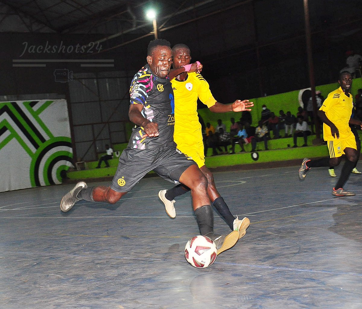 #betPawaXfutsal | #Game3

HT' 

@ParkFC1 4-1 Kawempe FC 

The game that winning Park this season's title 
#VoBUpdates | #LivefromOldKampala
@JjunjuHamzah @aidenalug @AwardsReal @betPawaUG