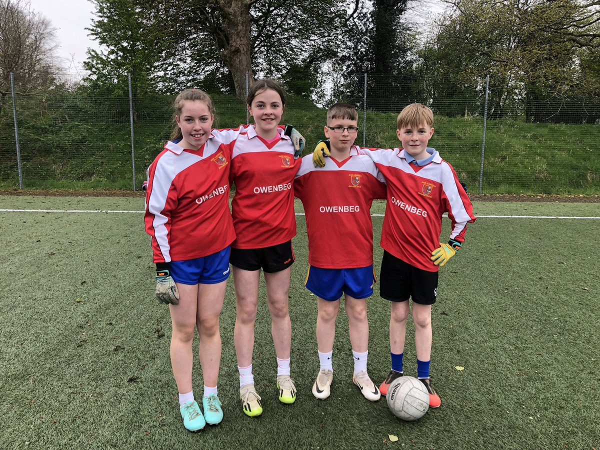 Well done to these fantastic footballers who were runners up in the county finals of the Sligo GAAmigos - fantastic skill on show from all schools. Thanks to @SligoGAACandG for organising the competition @sligogaa @SligoLGFA @EaskeyGAA @Eoghanrualadies @StFarnansGAA