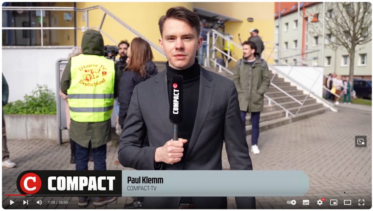 BRechercheteam's tweet photo. Alles was ich vom heutigen Tage wissen muss: #UlrichVosgerau (#Werteunion) verteidigt #BjörnHöcke (#AfD). Vor Ort der Identitäre #PaulKlemm für #Comapct, Ex-Compact-Hansel #MartinMüllerMertens für #AUF1 und #ElijahTee filmt für #DeutschlandKurier. Achja, Weichbirne! #Halle https://t.co/9hfmveKSTU