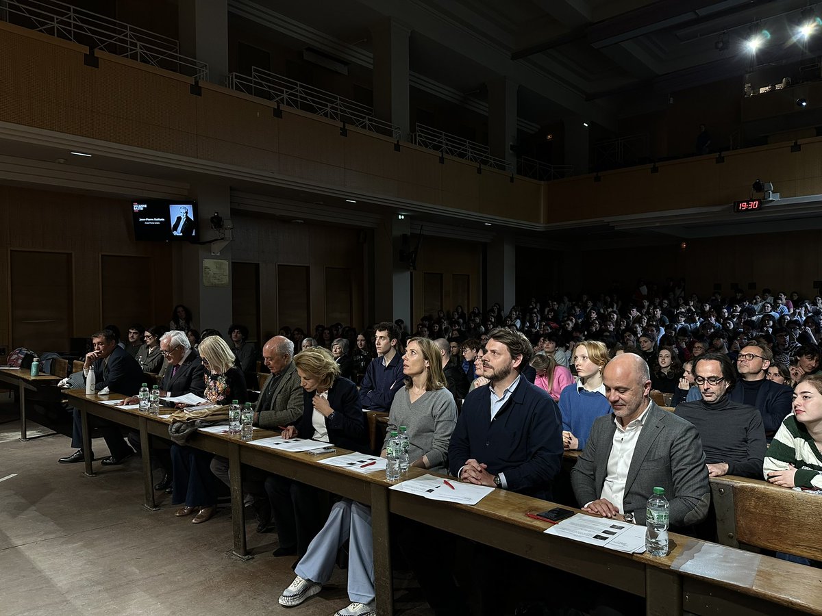 🔴C’est le moment de la délibération du jury ! RDV sur YouTube pour découvrir les résultats👉 youtube.com/live/FPcEtPo0U…