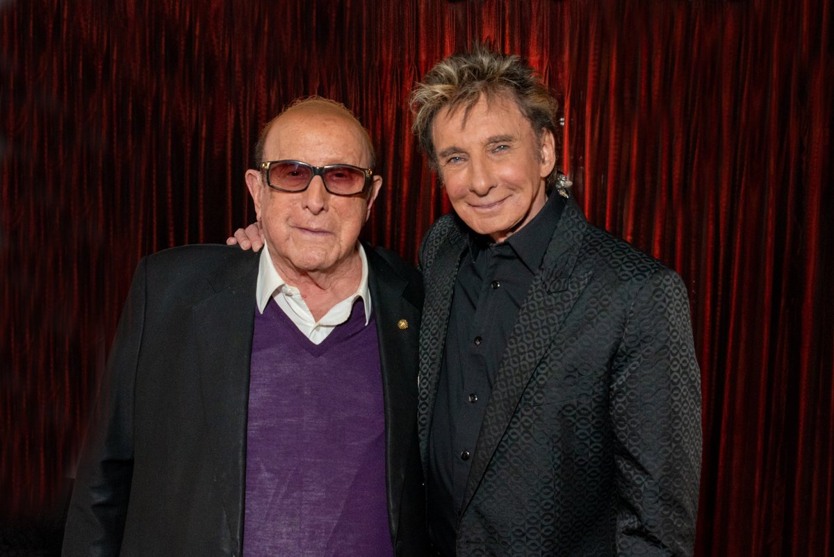 ⭐️Manilow and Clive Davis backstage on opening night at @RadioCity!