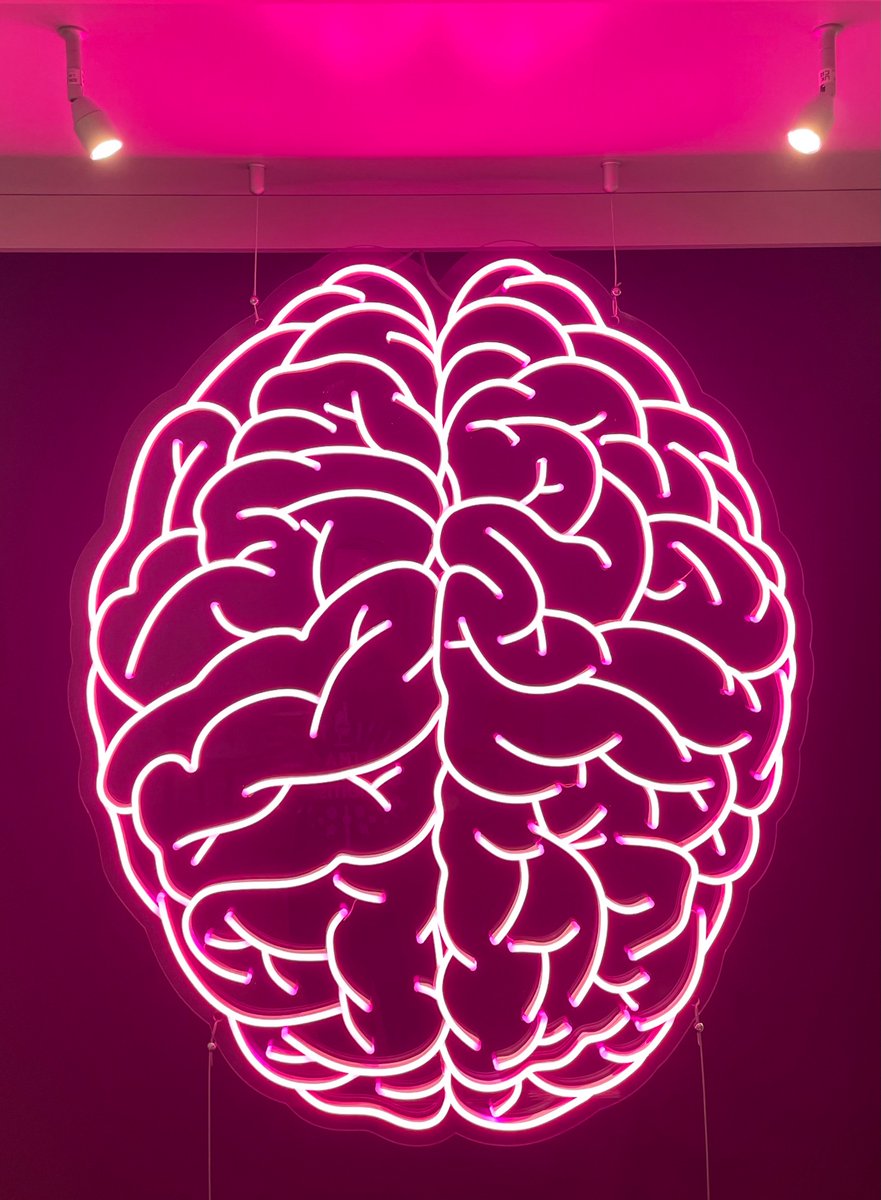 Jane_Dudley_Lab's tweet image. Had a blast volunteering as a resident scientist for our ‘Sip of Science’ visitor engagement at the #HelloBrain exhibition! 
@TheCrick
 🧠🤓 really recommend a visit - super tactile and fun 💙
N.B. Why do kids always ask the hardest questions?!