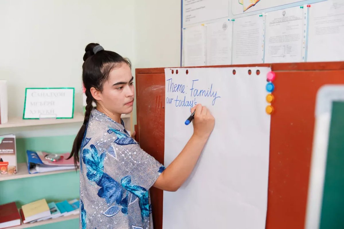 In Tajikistan students feel teachers are one of their main sources of support. With support from @UNinTajikistan through this 🇪🇺🇺🇳 @GlobalSpotlight initiative, teachers are taking a stand against gender-based violence: bit.ly/3U5uMsl