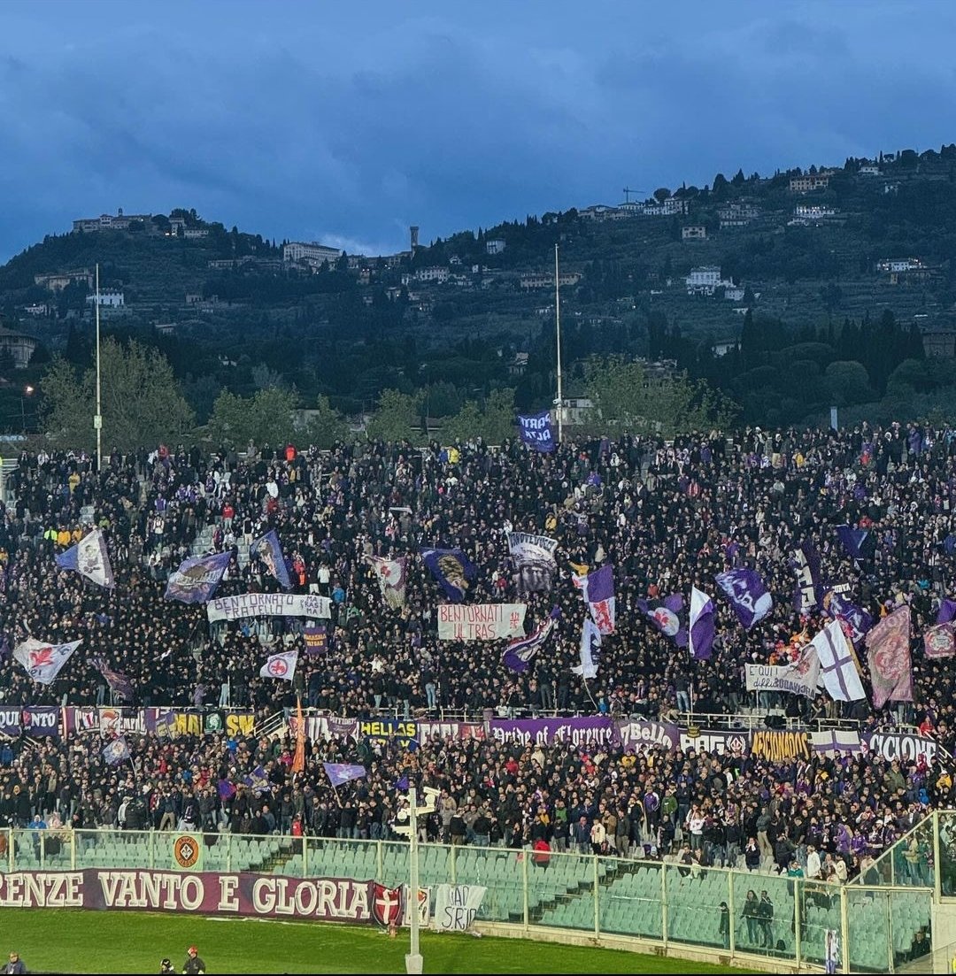 19.418 spettatori.
#FiorentinaPlzen
.
.
.
#fiorentinauno #fiorentina #acf #forzaviola #firenze #toscana #italia #f1 #seriea #legaseriea #conferenceleague #calcio #italianfootball #stadiofranchi #ultras #hooliganns #violapark