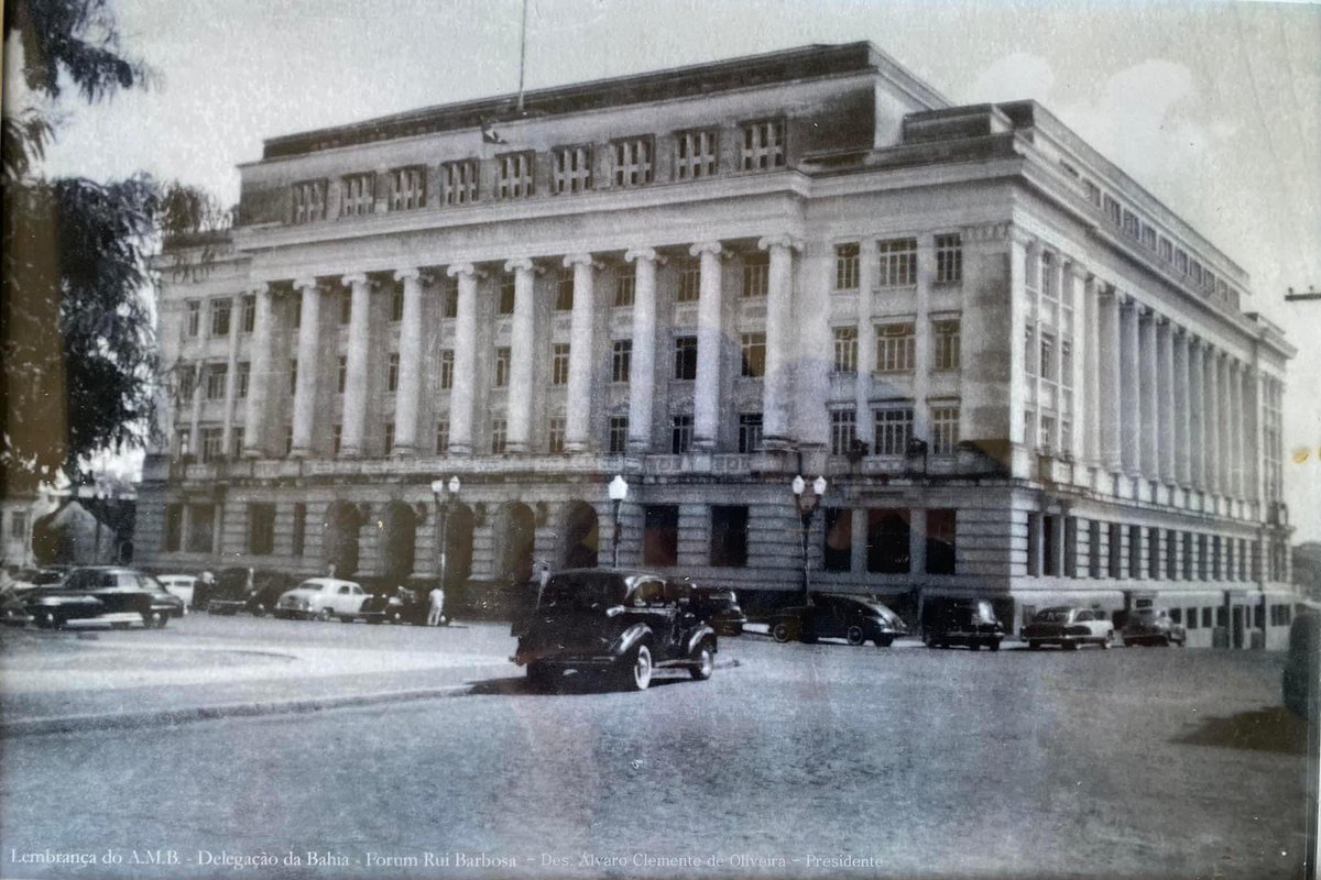 BarbosaLoja's tweet photo. Fórum Rui Barbosa 
Bairro de Nazaré
Centro de Salvador 
Década de 1950 https://t.co/iZYVxgDZbK