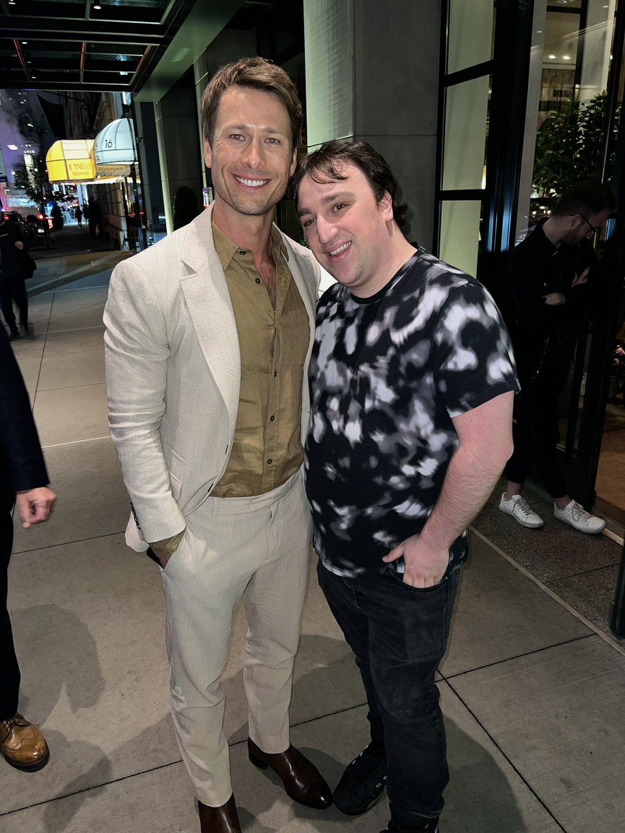 got to tell @glenpowell that he deserves @people sexiest man alive this year !!!