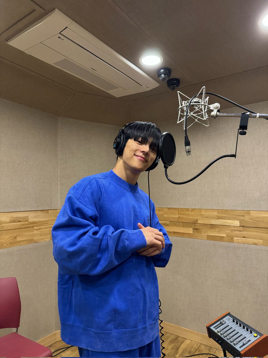 spainkimwoojin's tweet image. [BUBBLE🫧] 24.04.18 Kim Woojin en su perfil de BUBBLE

"Hoy es la sala de grabación ..
Que tengan una feliz noche 😘💙"

#KIMWOOJIN #김우진 #Kustomade #SMEntertainment #ILIKETHEWAY
#KIMWOOJIN_ILIKETHEWAY