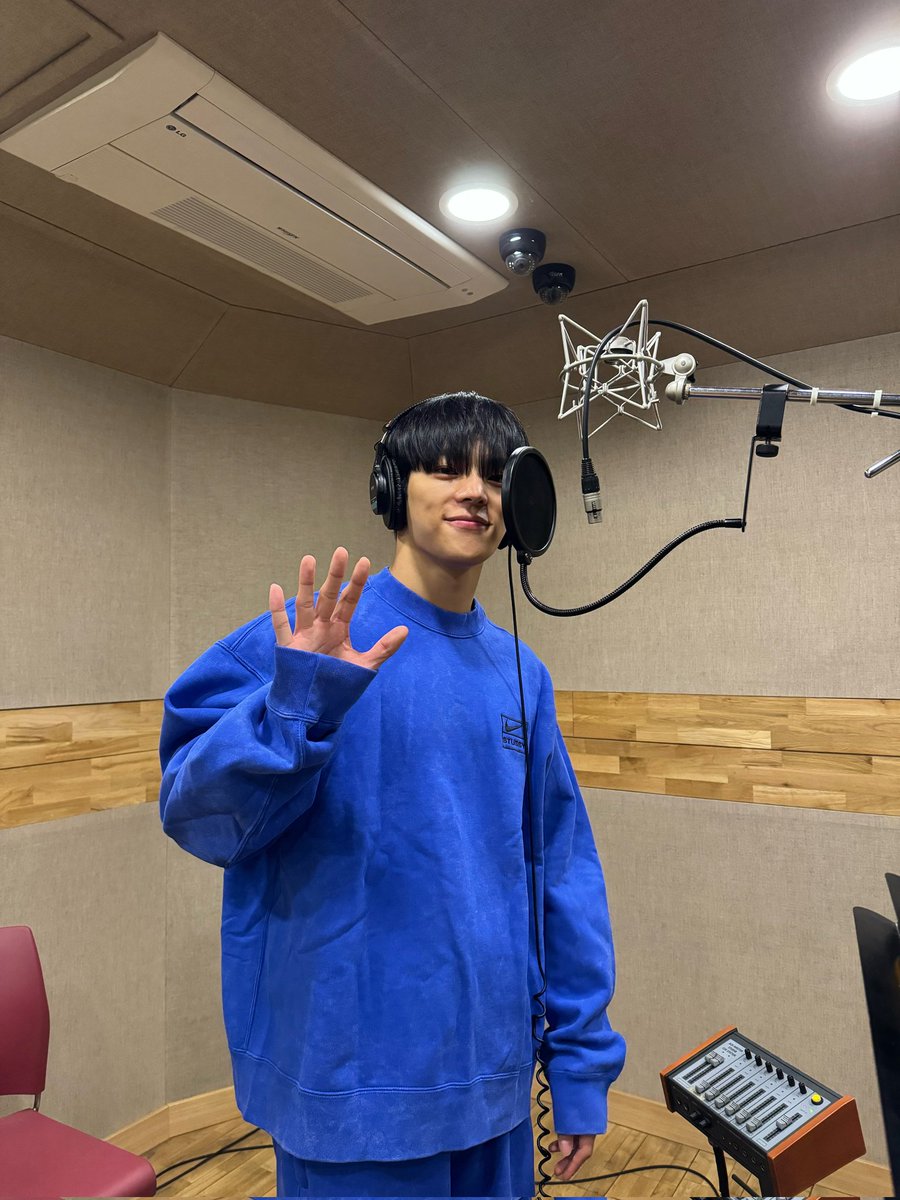 spainkimwoojin's tweet image. [BUBBLE🫧] 24.04.18 Kim Woojin en su perfil de BUBBLE

"Hoy es la sala de grabación ..
Que tengan una feliz noche 😘💙"

#KIMWOOJIN #김우진 #Kustomade #SMEntertainment #ILIKETHEWAY
#KIMWOOJIN_ILIKETHEWAY