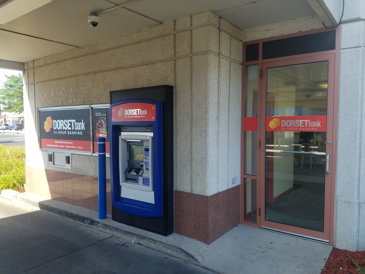 SelfHelpFedCU's tweet image. #ThrowbackThursday to five years ago - the day Self-Help became part of a movie set!!! The Showtime series Shameless, filmed scenes for one episode at our Little Village branch in Chicago, . Actor William H. Macy was even kind enough to take selfies with our branch staff.