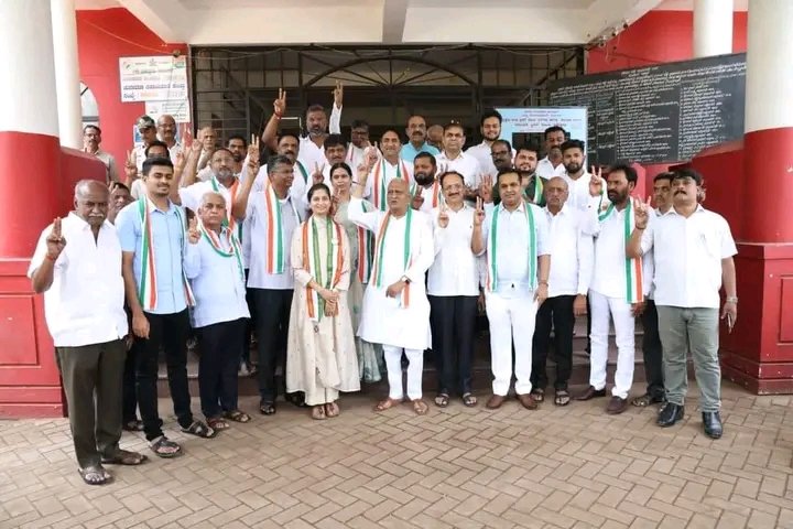 Chikkodi, Karnataka से कांग्रेस प्रत्याशी प्रियंका जरकिहोली ने आज अपना नामांकन दाखिल किया।