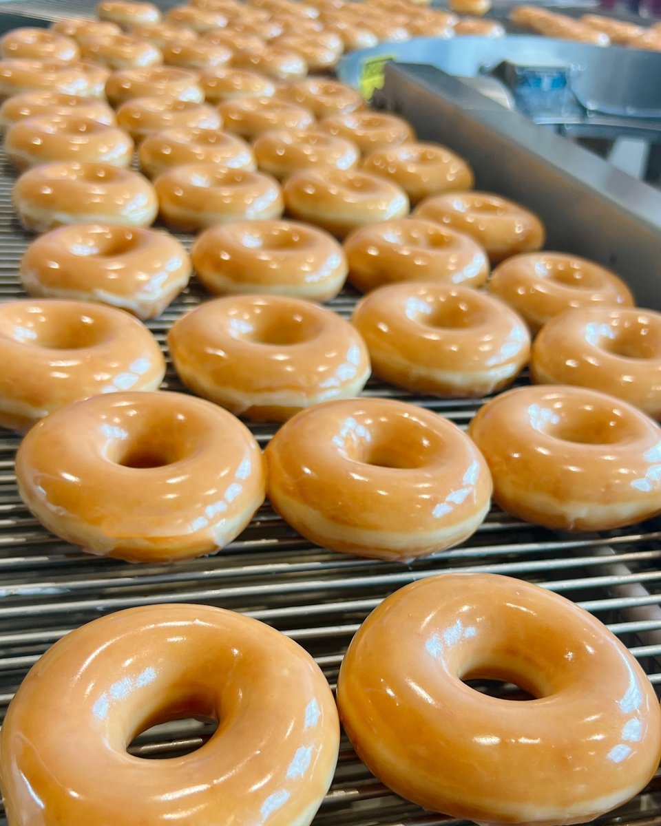 Battle of the glazed! Who is winning: hand-rolled glazed cinnamon rolls or Original Glazed® 🏆 Take your pick and let us know!