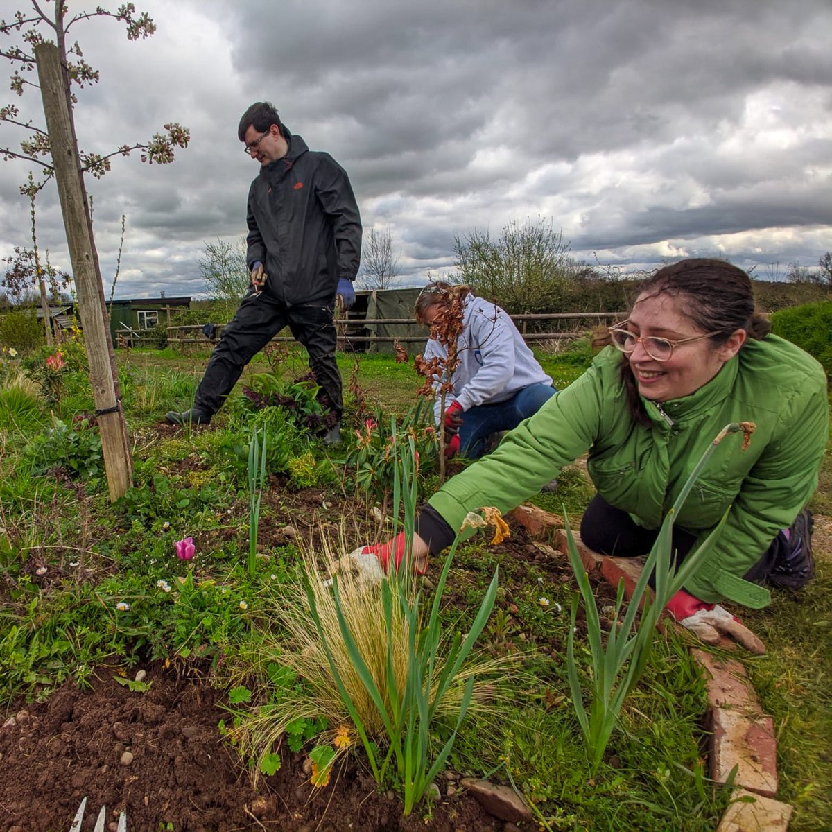 Over the Easter Bank Holiday, some of our Open GI team spent time volunteering at @BonterreCIC. 👏 We helped spruce up their sensory garden and got to meet their lovely farm animals too! Thanks for having us; it was an incredible experience! 🌱🐄 #LifeAtOGI #Volunteering