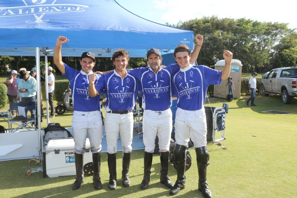 EdiMundial's tweet photo. Cambiaso vs. Cambiaso: La Dolfina y Valiente jugarán la final del U.S. Open https://t.co/xz5gMzoyHQ #Polo #PoloMundial https://t.co/6iRRZXKktx