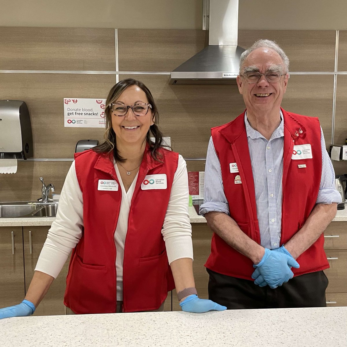 Meet Calgary volunteers Dave H. & Caroline B. Dave is a wonderful volunteer with over 12 years of hospitality volunteer experience and was busy mentoring new volunteer Caroline. Happy National Volunteer Week and thank you for being part of @CanadasLifeline! #NVW2024