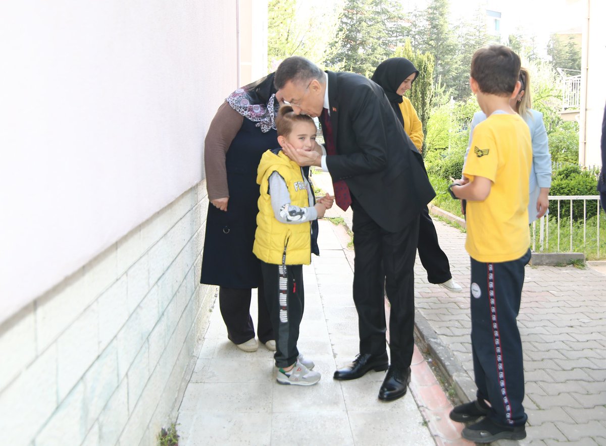 15-20 Nisan Şehitler Haftası kapsamında vatanı, milleti, bayrağı ve tüm kutsal değerlerini canları pahasına koruyarak şehitlik makamına ulaşan aziz şehitlerimizi anarak kahraman şehidimiz Özgür Barçın’ın emaneti kıymetli ailemizi ziyaret ettik. Bu vesile ile tüm aziz