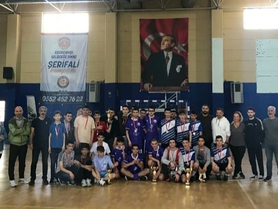 Okulumuz 2023-2024 Eğitim Öğretim Yılı Okul Sporları Genç Erkekler Futsal İl Müsabakalarında İstanbul ikincisi olarak Türkiye Şampiyonası'na katılmayı hak kazanmıştır. <a href="/Tuzlamem/">Tuzla İlçe Milli Eğitim Müdürlüğü</a> <a href="/istmem_oer/">İstanbul İl Özel Eğitim ve Rehberlik Hizmetleri</a> <a href="/MebOrgm/">Özel Eğitim ve Rehberlik Hiz. Genel Müdürlüğü</a>