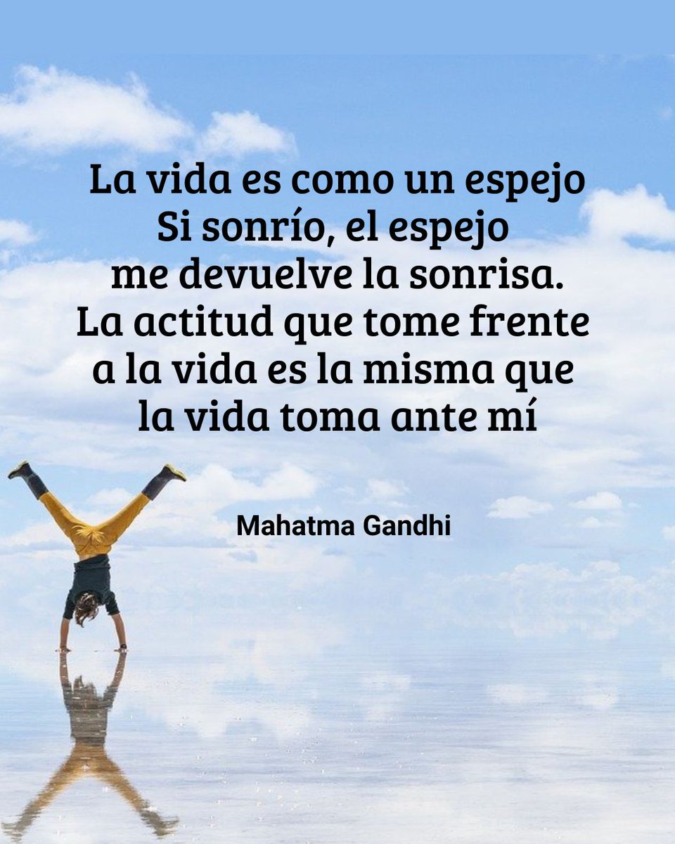 DrLopezRosetti's tweet photo. Espero que esta frase los invite a reflexionar sobre la importancia de nuestras actitudes frente a cada situación. ¿Qué opina?
Muy buen domingo para todos ustedes!

#frasespositivas #Gandhi #actitudpositiva https://t.co/jg1UTcMCNp