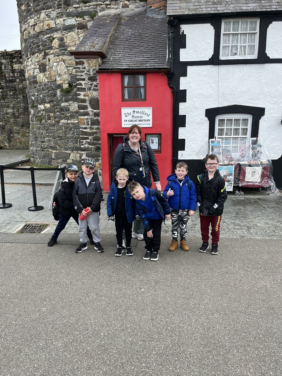 HighStPrimary's tweet image. Great fun in Conwy close to the smallest house in Britain
