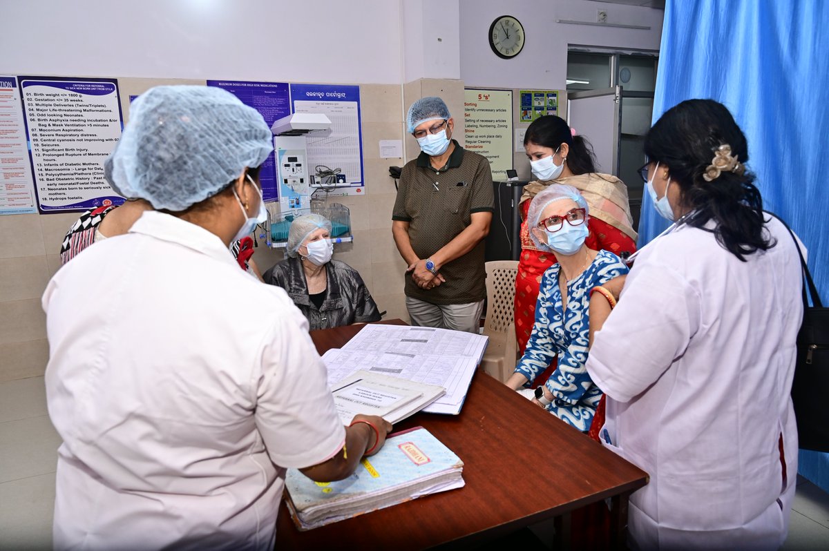 JhpiegoIndia's tweet photo. An enriching experience for @JhpiegoCEO at #LaQshya certified #DistrictHeadquarterHospital, #Odisha, interacting with staff nurses &amp; gynecologists. Witnessed robust labor room guidelines in practice &amp; commendable use of a digital platform for breast and cervical cancer screening. https://t.co/1DhIlW9QpB