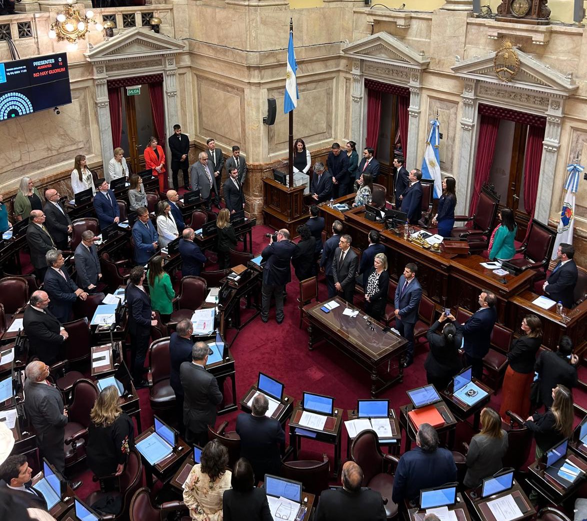 gvalenzuelaok's tweet photo. 📎En sesión de @SenadoArgentina aprobamos los pliegos para designar embajadores de Paraguay, USA, India, Francia, Israel y OEA, y 20 convenios internacionales. 

También aprobamos el Acuerdo para la Eliminación del Cobro de Cargos de
Roaming Internacional en el MERCOSUR. https://t.co/fA5Z4sanfU