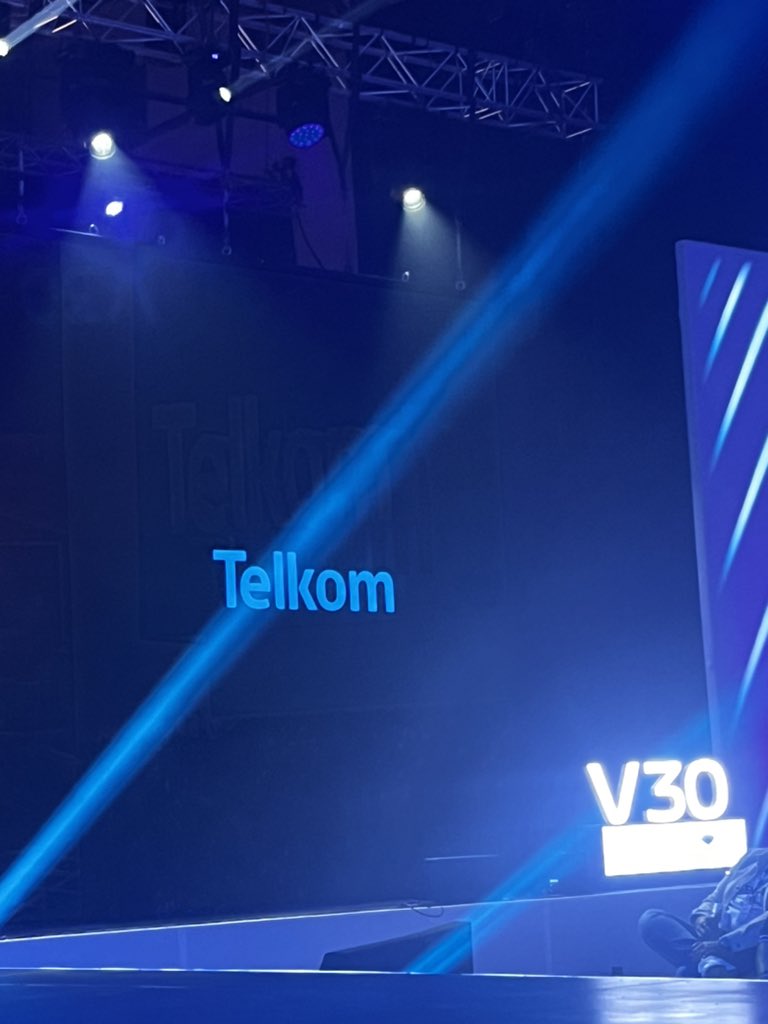 And we’re live! 💥 Get the @Vivomobile_sa V30 with us today: telkom.co.za/deals/vivo 📱✨ #V30Series5G #LightItUp #DelightinEveryPortrait #TelkomXVivo