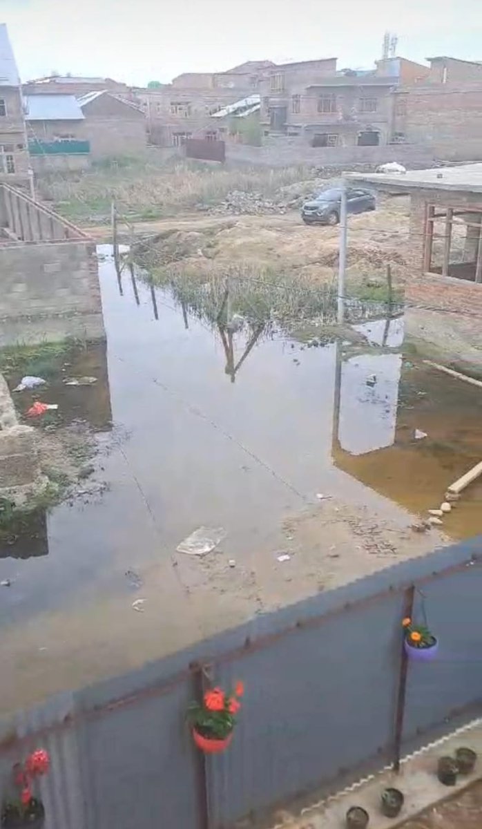 ErSamMir's tweet photo. Kindly have a look at Bemina Hamdaniya colony #Sector 11 #lane no 3 @SMC_Srinagar @SMC_24x7 requesting for dewatering of water logged area as our children are not able to attend school nor we can move out..@owais_ias @diprjk @OfficeOfLGJandK https://t.co/qX6DRFrmJ3