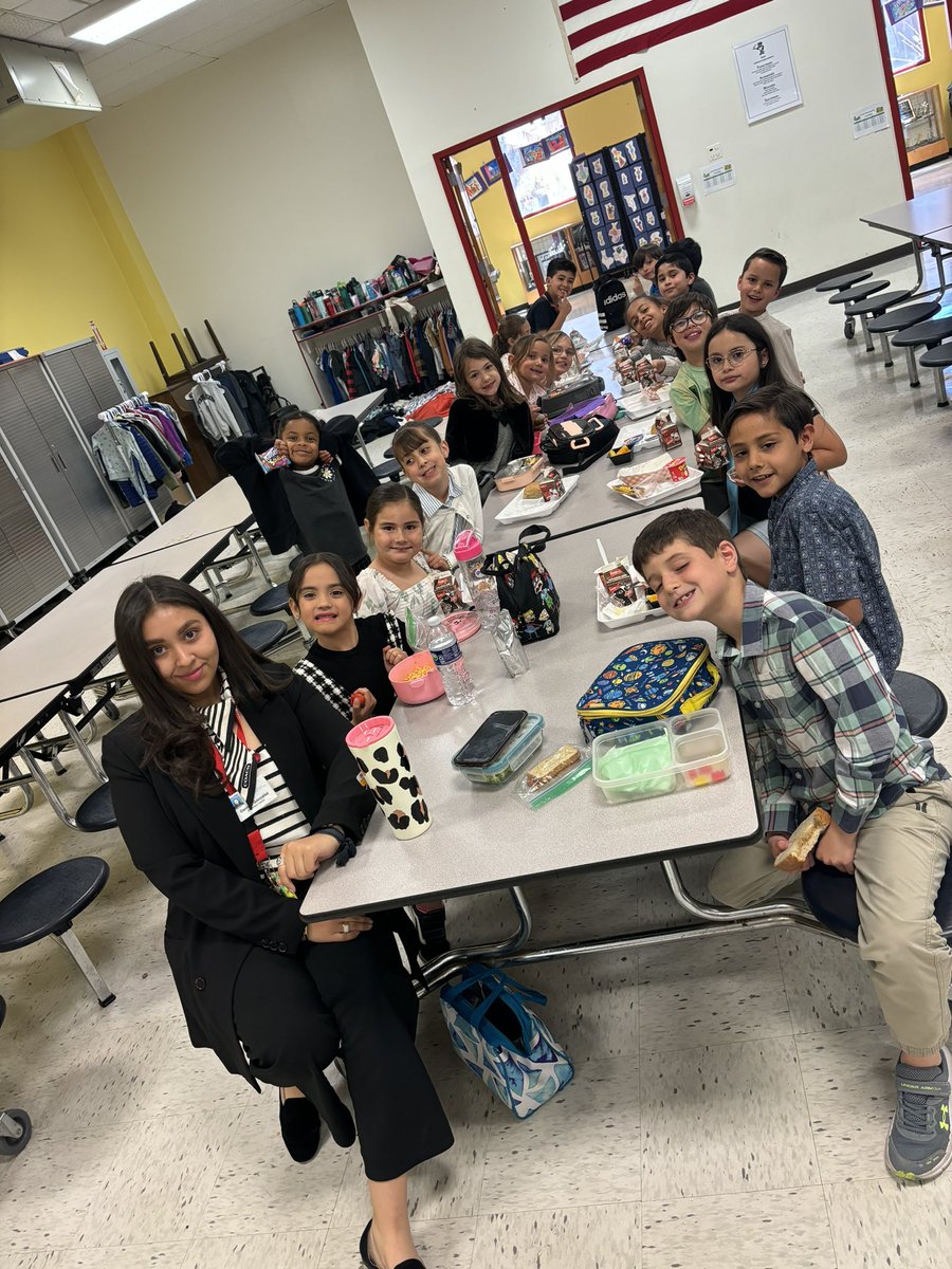 2nd graders in Ms Gonzalez’s and Mrs. Maynes had a Business Lunch with their teachers today to reward them for their dedication to learning in “Business Mode” in the classroom. Way to go panthers for learning and building community 👩‍💼 👨‍💼🐾 #itstartswithus #episd