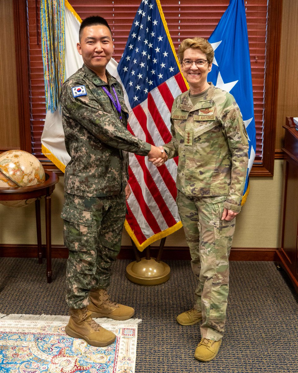 Our Allies and partners are critical to all we do. We are very fortunate to have a ROK TRANSCOM liaison officer with us right here @US_TRANSCOM. Maj. Lee's hard work and invaluable insights are a true testament to our countries' ironclad commitment! #TogetherWeDeliver