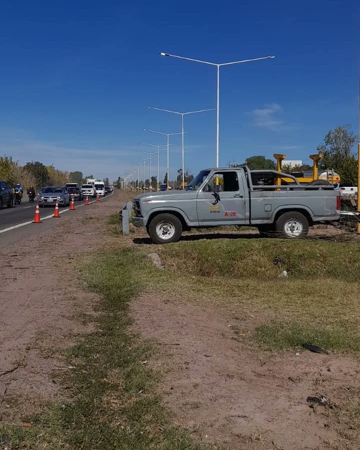 RubenInfanteDPV's tweet photo. Seguimos trabajando en la restitución del servicio lumínico en acceso sur.
📍Tramo Juan Jose Paso/Boedo.
Seguimos trabajando para mejorar el tránsito de la provincia.💪
#DPV #trabajo #calidad #cuidadania #vialidadprovincial https://t.co/7C64jdW72F