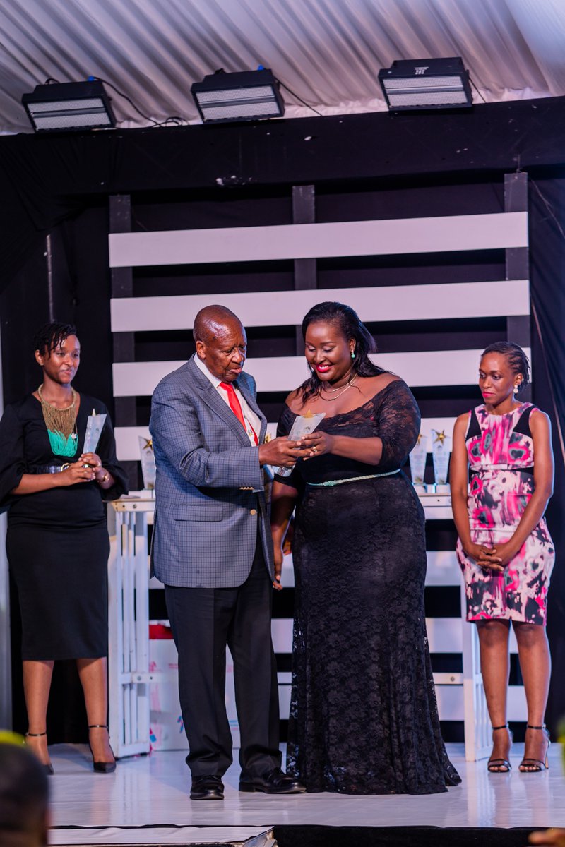 MEMD_Uganda's tweet photo. The 20 Under 40 Women in Oil and Gas Awards, organized by @UgandaChamber, @WEEN_Forum, and @BarrelMagazine, to celebrate the achievements of young women making significant contributions to the industry.

#OilandGasConvention2024 https://t.co/93oZwFluKH