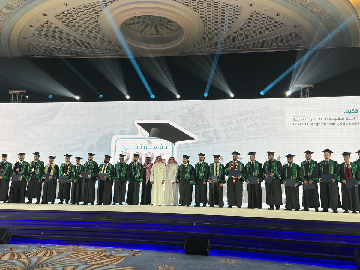 aymanaabdo's tweet photo. تشرفت الليلة بحضور حفل تخرج طلاب وطالبات كلية فقيه للعلوم الطبية @FakeehCollege لهذا العام، حيث سعدنا بإهداء ما يزيد على ٢٤٠ خريجا من برامج الطب والتمريض والصيدلة والعلوم الطبية( بكالريوس، وماجستير، ودكتوراة) للمجتمع لينضموا لأبطال الصحة لخدمة المرضى والمجتمع.. فخور بكل واحد منكم..