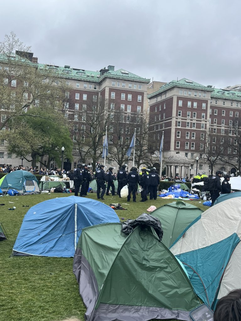 NYPD JUST ARRESTED EVERY COLUMBIA UNIVERSITY STUDENT AT THE GAZA TENT ENCLOSURE!! 
JAIL SUPPORT NEEDED AT ONE POLICE PLAZA!! #cu4palestine