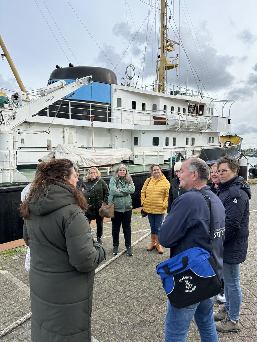 Met een groepje collega’s telkens iets leuks doen. Dat was het voorzichtig plan. Maar na een wandeling met zeven door de polder zijn het vandaag 26 zorgcollega’s voor een stadswandeling en een borrel op <a href="/elbe1959/">Zeesleper Elbe</a>. Dat valt in de smaak!