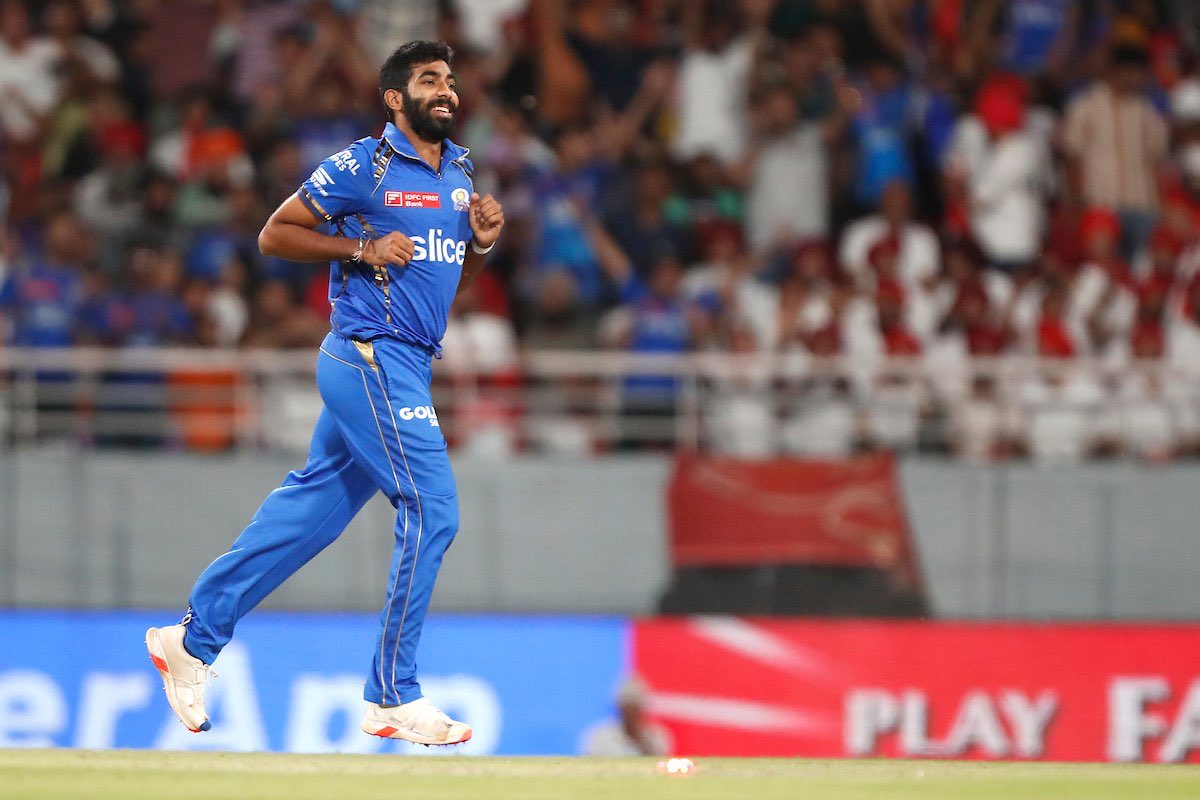 When the whole IPL bowling unit bowling from earth but this man is bowling from another planet BOOM BOOM 💥 #Bumrah