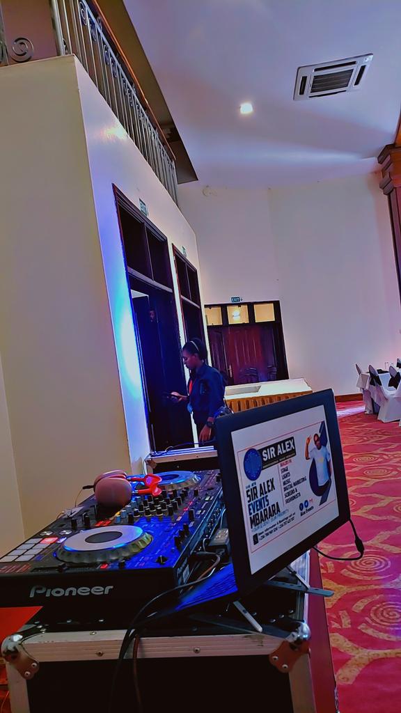 SirAlexEvents's tweet photo. Here comes the event planner / Western Events Deejay # SIR ALEX DEEJAY https://t.co/sW7xpNFTAv