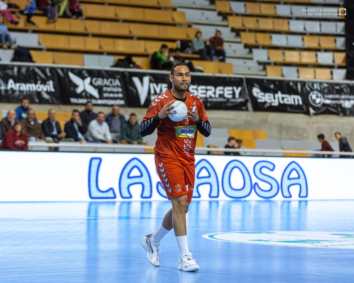 BmHuesca's tweet photo. ✒️ Previa | "Vamos a recibir a un rival con muchos internacionales en sus filas y necesitamos de nuestra afición..." @Jfnolmeng

🗓 Viernes
🆚️ Rebi @BMCdadEncantada
🕖 20:00h
📍 Huesca
📎 https://t.co/pi7aysnYzY

📷 Andrey Sapizhak 

#BadaHuesca #HuescaLaMagia #HCACQN https://t.co/nbsgJD7uhk