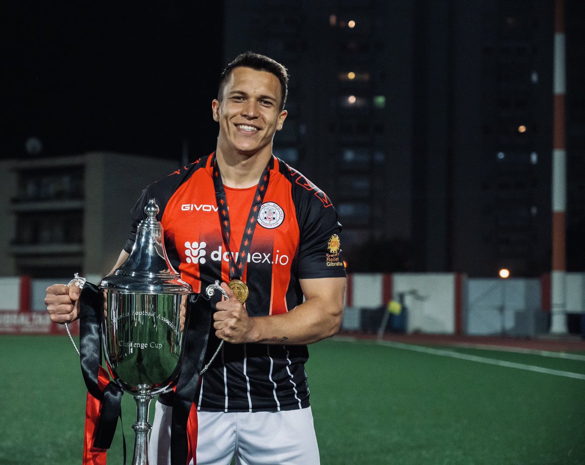 HoskunTemeuzkov's tweet photo. CHAMPIONS LOOK LIKE THIS! 

CAMPEONES DE LA ROCK CUP 

Love this game. ❤️🤍👹

@LincolnRedImps https://t.co/eNyGScREMg