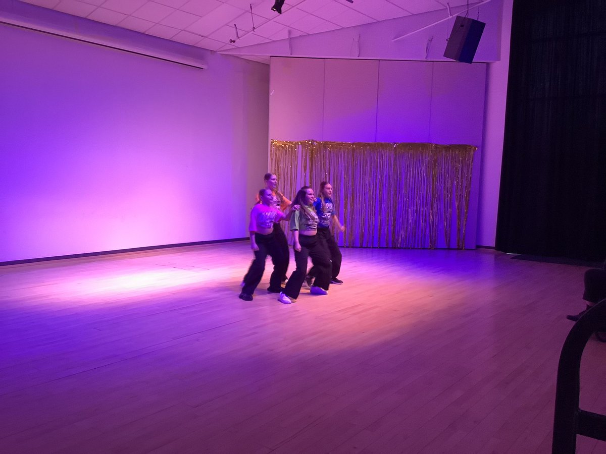 BrigshawNews's tweet photo. Our dance showcase is in full swing this evening at BHS. Our dancers are putting on a fantastic show for the audience!

#Brigshawexcellence https://t.co/6kumZC2jWg
