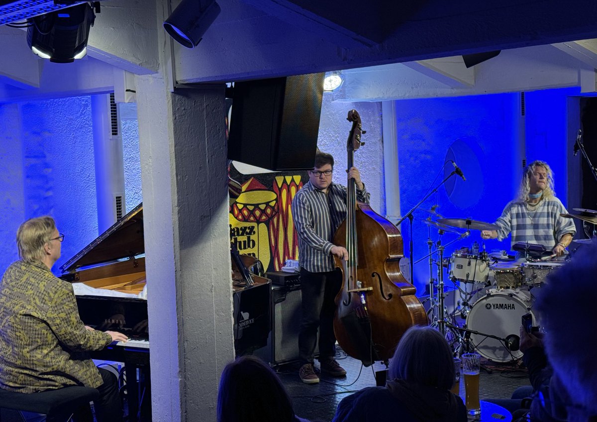 Now playing: #IiroRantala #HELTrio #ConnorChaplin #AntonEger #Live #Jazz #PianoSummit #Minden