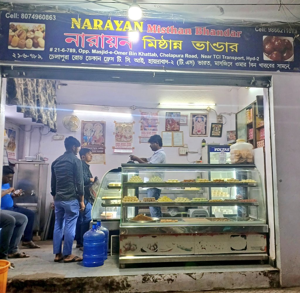 How did I not come across this gem of a sweet shop run by a man from Bengal near Charminar till today? Narayan Misthan Bhandar, Chelapura Rd runnin for last 25 years.

The lane is full of shops run by Bengalis atleast for ~  2 decades. 

 #Hyderabad never ceases to amaze me !