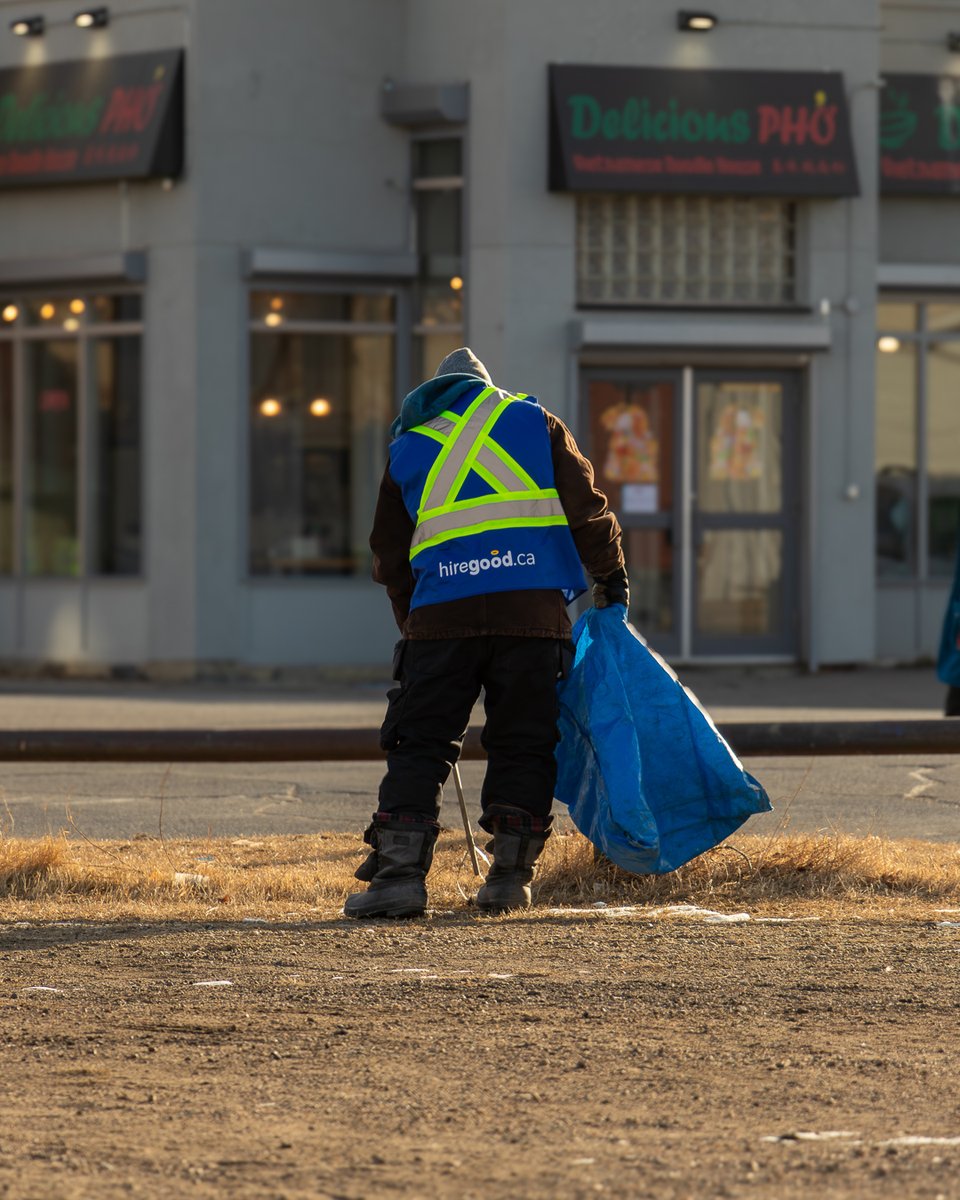 Keeping our public spaces clean and tidy is essential for everyone in our community. Our team works hard to ensure every area we serve is litter-free.    Count on us to help create a welcoming and neat environment across the city.💙