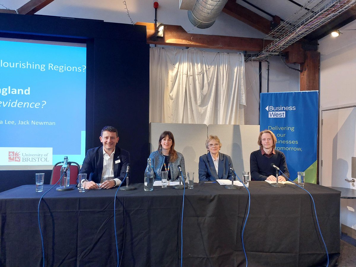 #FestivalOfFlourishingRegions closing out with discussing the new West of England region foundation Futures West and the future of the festival. Chaired by @IPR_NickP of @UniofBath.