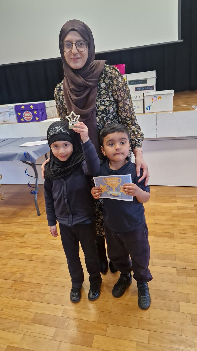 eyfsarkvic's tweet image. Well done to these children who have come into school every day!💯
A HUGE well done to RY for the highest class attendance of 94%🏆
@ArkPastoral @MissGreenArkVic @PhilipMcCahill 
#teamarkvic #welovecomingtoschool #RY