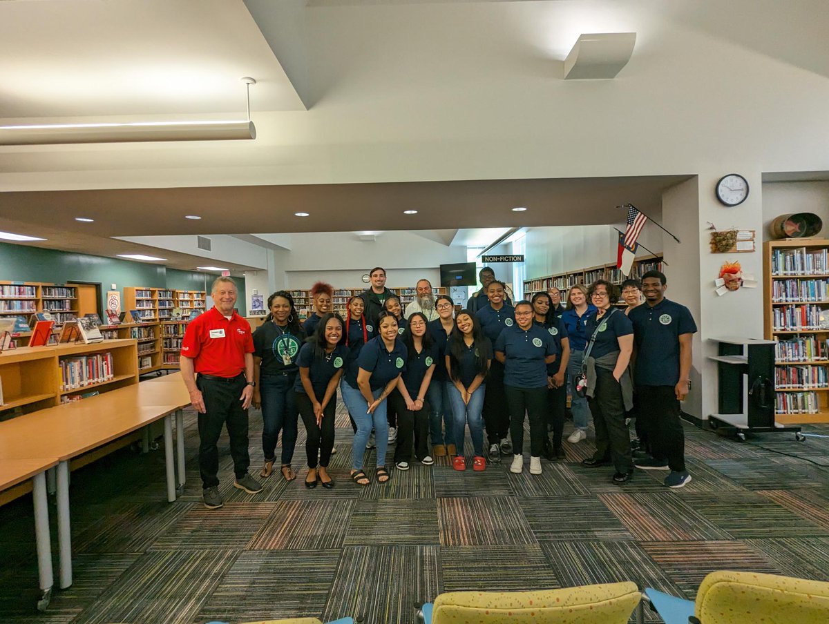 SRMHSpride's tweet photo. π¬ SRMHS Biomedical Academy students shine in NIIMBL bioLOGIC event! π‘ Featuring projects on stem cells & antibody therapy, they're shaping tomorrow's workforce! π #SRMHS #STEM #FutureWorkforce #HealthcareInnovation #ProjectLearning https://t.co/LEVHZdr6DX
