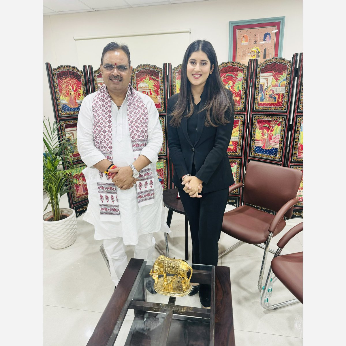 AnchorSonal95's tweet photo. An honour to meet with the Rajasthan CM Bhajan Sharma🌸

@BhajanlalBjp 👏🏻🌸 https://t.co/bkBwYgRRtN