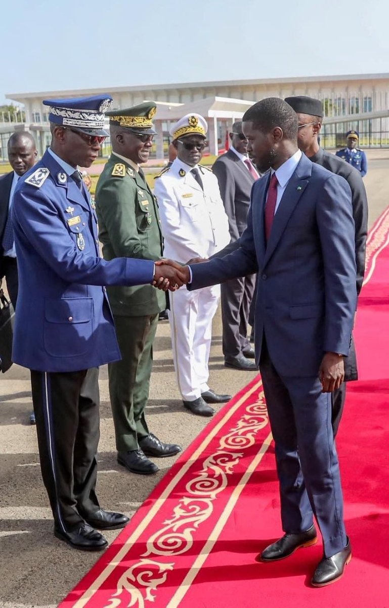 kankamoussa's tweet photo. Qu'est ce qui explique que le Général Moussa Fall soit toujours le chef de la Gendarmerie ?

Avons-nous déjà oublié qu'il a été nommé par Macky Sall uniquement pour réprimer avec la plus grande brutalité la contestation populaire ?  

Syndrome de Stockholm ? 

#Senegal https://t.co/2zPdMKI4Yf