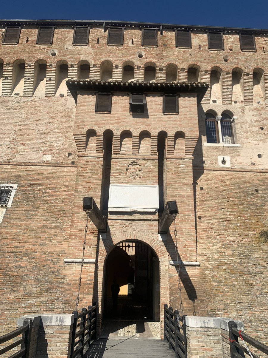 FraXperience's tweet photo. Castello - Gradara 
#unaparolapercittà #scritturebrevi #SBLab24 https://t.co/hS3lERm8xs
