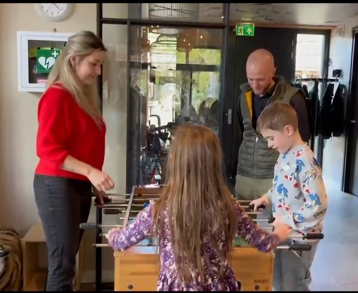 'n Onvergetelijke dag voor 9 kinderen waarvan één van de ouders ernstig ziek is 🥰 Daar hebben we ons vandaag met <a href="/FonkelStichting/">Stichting Fonkel</a>, De ballonnenman, Landrover The Adventure, Poppenkast theater <a href="/FDuikelaar/">Fritsie Duikelaar</a>, visagiste Angela, @mswpfotografie en onze vrijwilligers voor ingezet❤️🧡💛