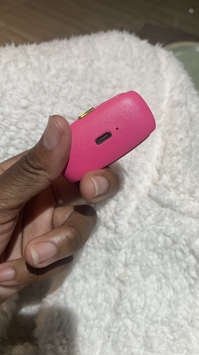 ohyessratii's tweet photo. Look at these handbag wireless earphones my mom bought for me😭😭 https://t.co/zgUiAhTUIl