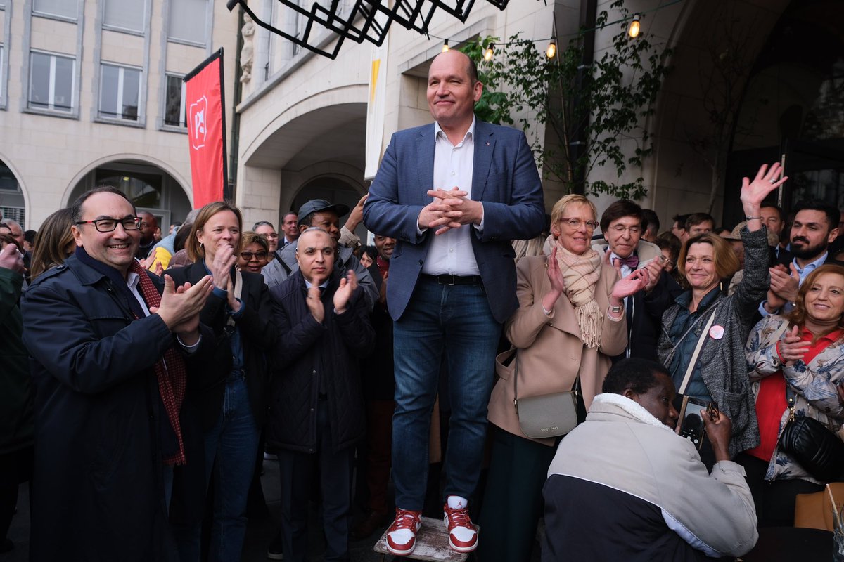 Du beau monde au Château Moderne pour le lancement de la campagne des candidat•es de la section @PSbxl 🌹✊ Rendez-vous le 9 juin 🔥